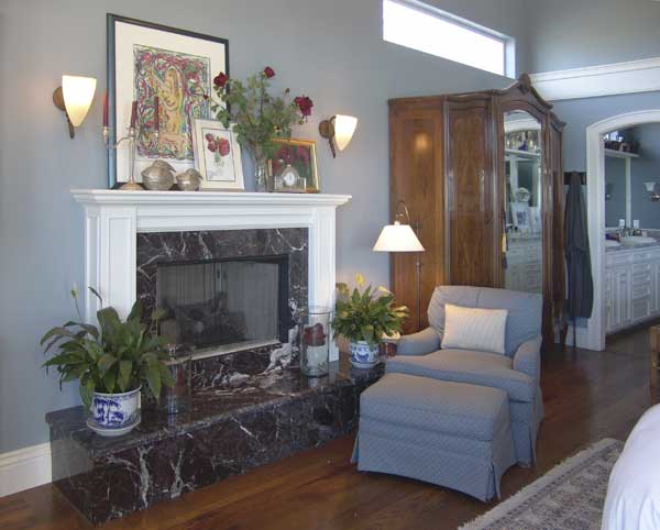 Bedroom toward mantle